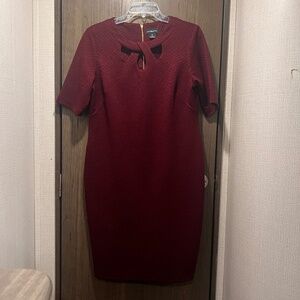 Liz Claiborne Burgundy Textured Sheath Dress with Keyhole Neckline – Size 10